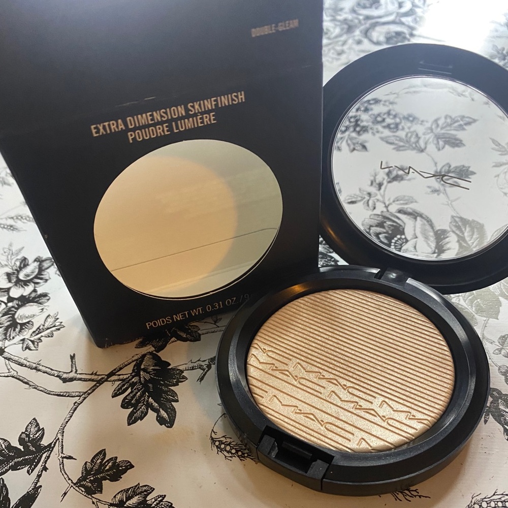 MAC extra dimension skinfinish